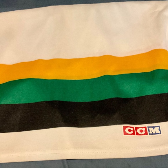 CCM  BRAND  MINESSOTA NORTH STARS HOCKEY JERSEY  1990   VINTAGE SIZE 48in chest - Picture 10 of 12